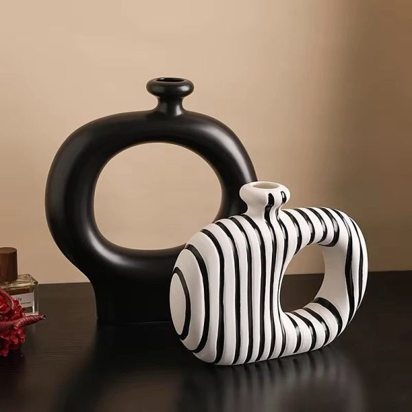 BLACK AND WHITE PAIRED VASE