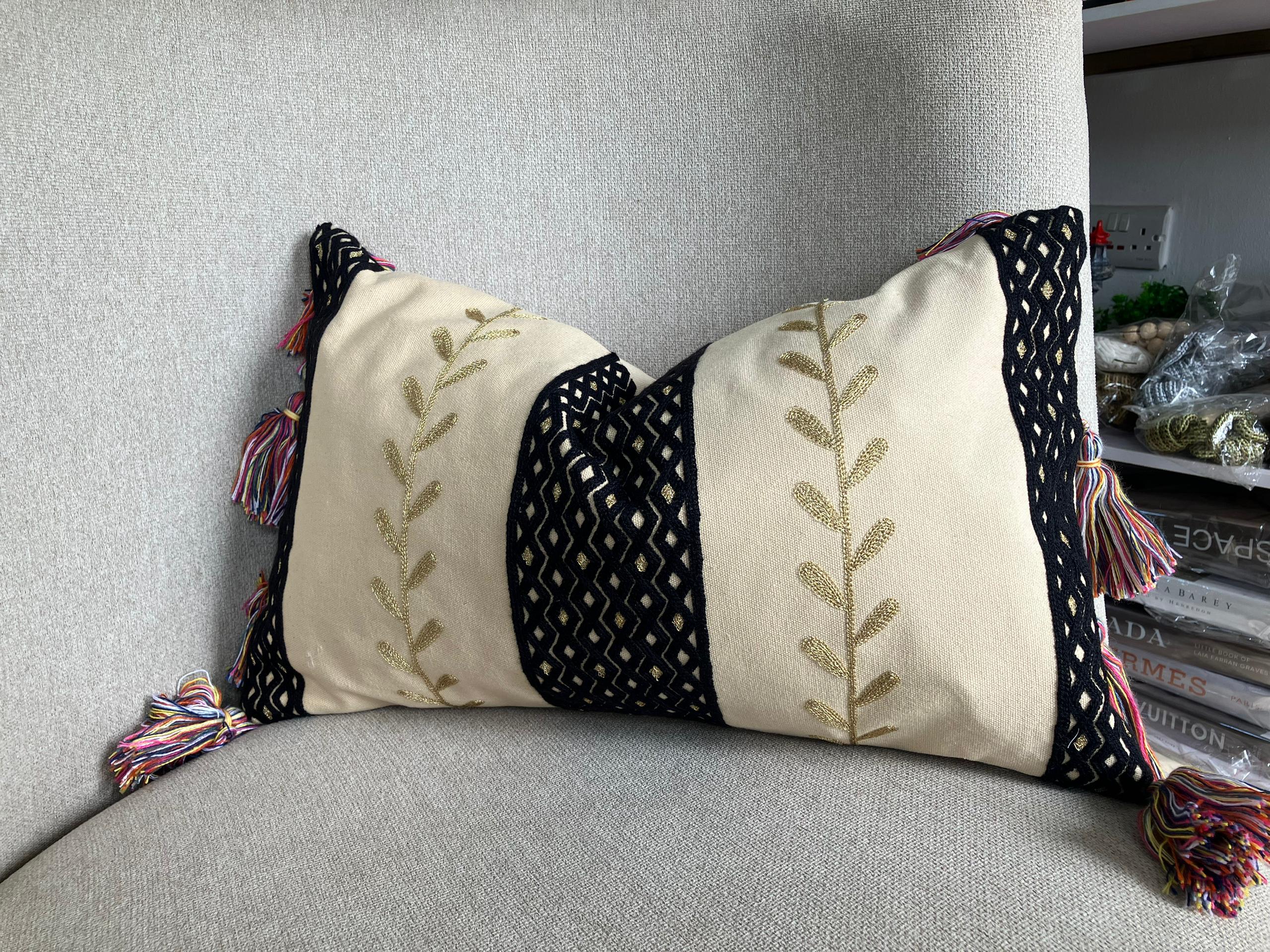 Multi-Colored Black & Beige [With fringes]